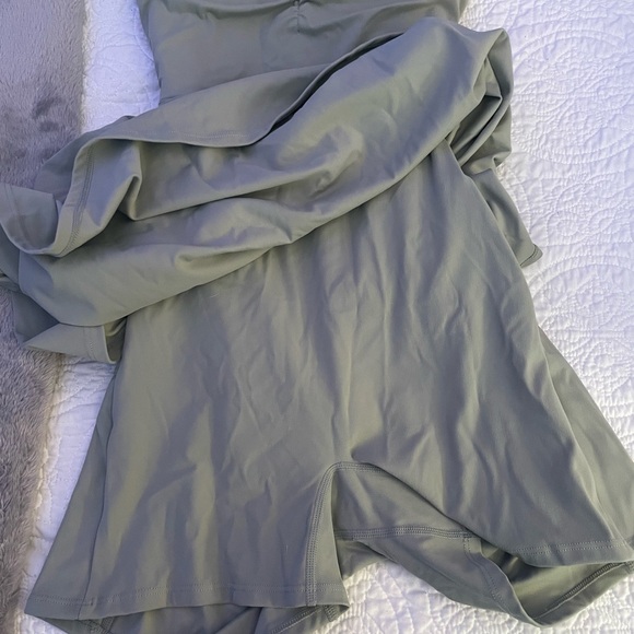 Tennis Dress Sage green Baseline size small - Picture 5 of 6